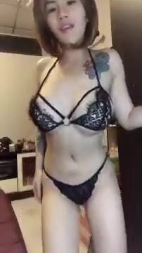 Em gái gọi vú khủng khoe hàng dâm đãng